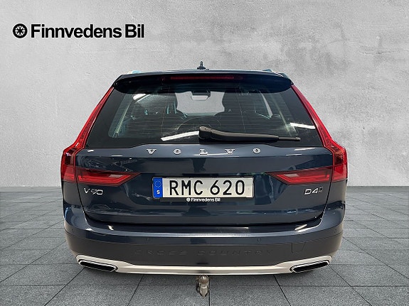 Volvo V90 Cross Country 4 of 5