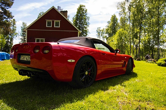 Chevrolet Corvette 4 of 5