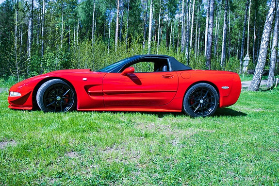 Chevrolet Corvette 2 of 5