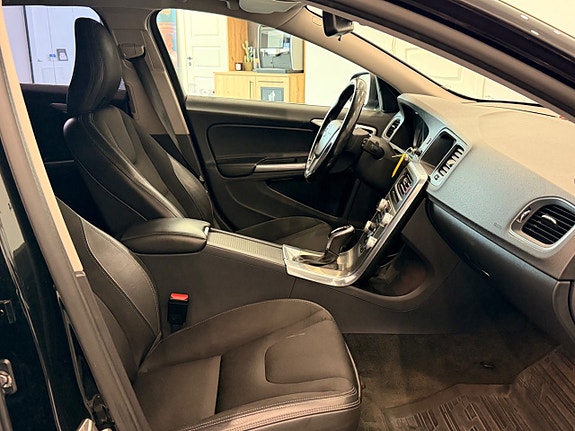 Volvo V60 16 of 25