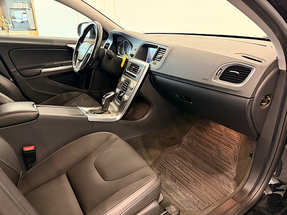 Volvo V60 14 of 25