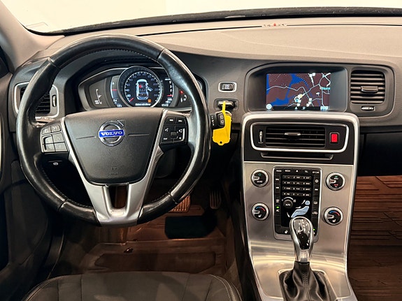 Volvo V60 13 of 25