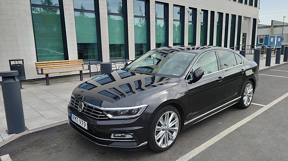 Volkswagen Passat 4 of 9