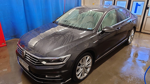 Volkswagen Passat 3 of 9