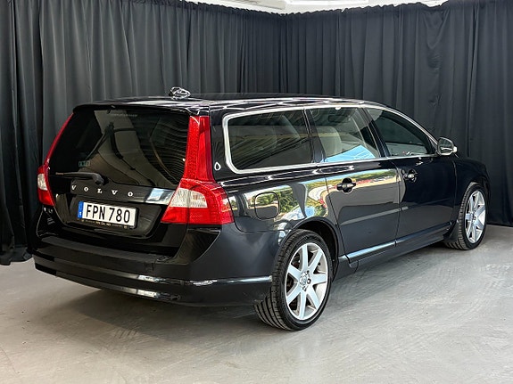 Volvo V70 4 of 5