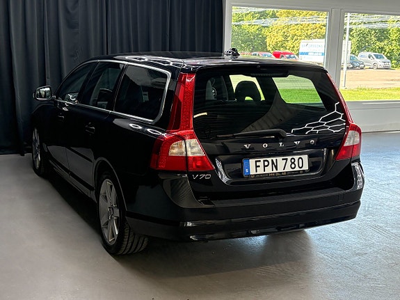 Volvo V70 3 of 5