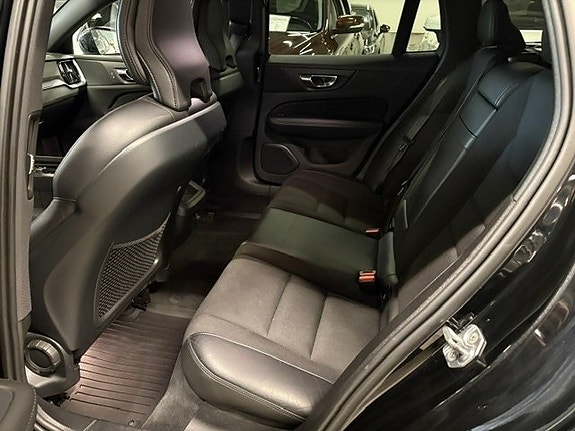 Volvo V60 Cross Country 5 of 5