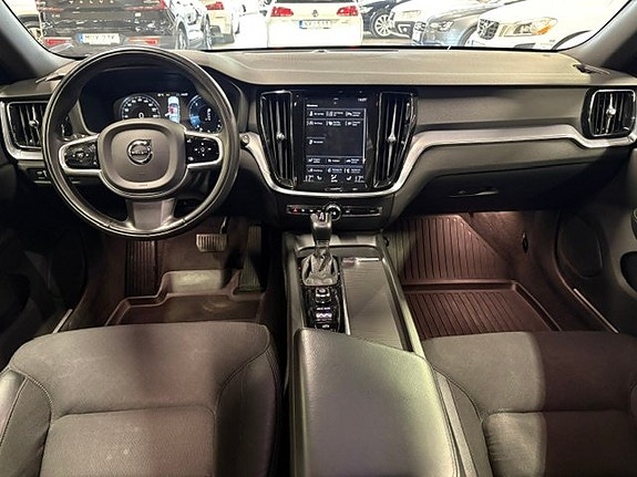 Volvo V60 Cross Country 6 of 9