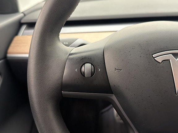 Tesla Model 3 14 of 30