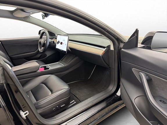 Tesla Model 3 28 of 30