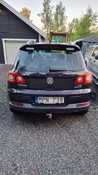 Volkswagen Tiguan 3 of 5