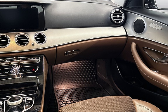 Mercedes-Benz E220 15 of 24