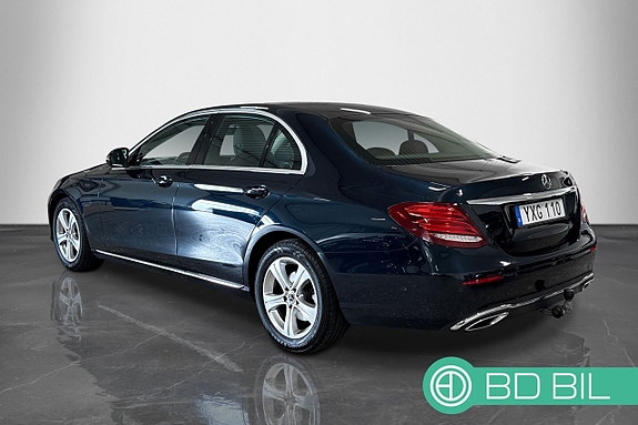 Mercedes-Benz E220 2 of 5