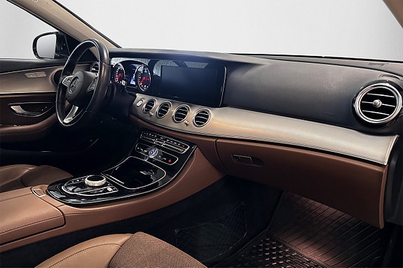 Mercedes-Benz E220 9 of 24