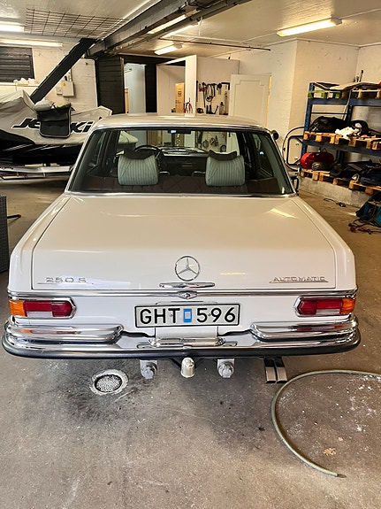 Mercedes-Benz 250 S 2 of 5