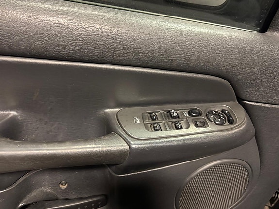 Dodge RAM 1500 16 of 23