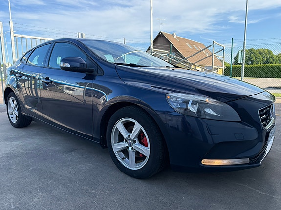 Volvo V40 2 of 5