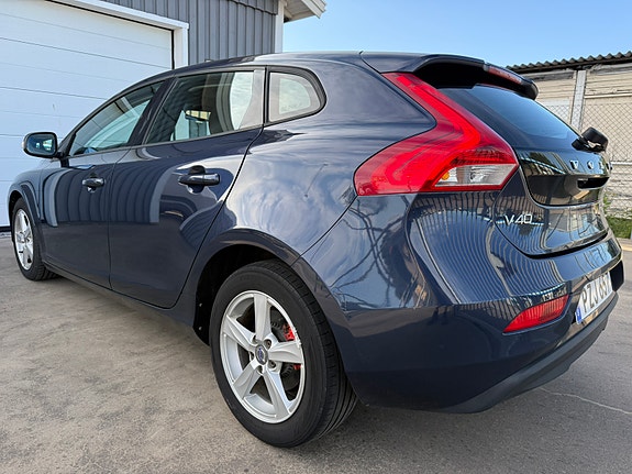 Volvo V40 3 of 5