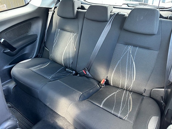 Peugeot 208 15 of 18