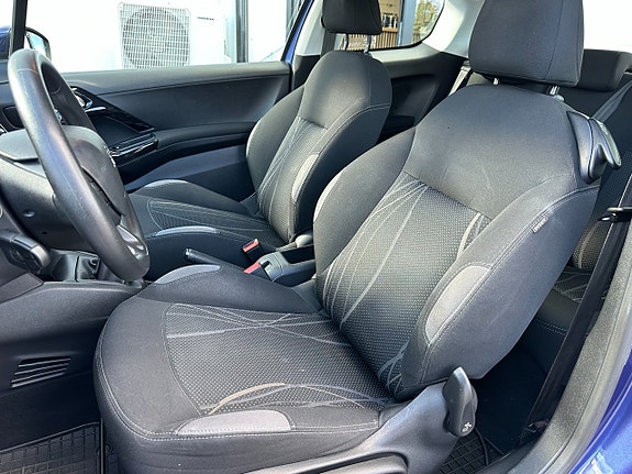 Peugeot 208 11 of 18