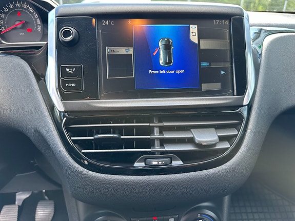 Peugeot 208 8 of 18
