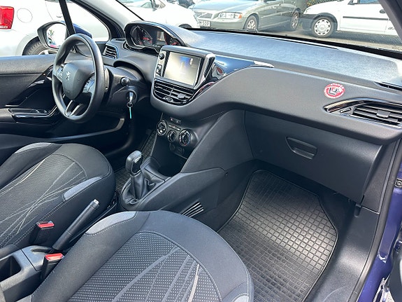 Peugeot 208 12 of 18
