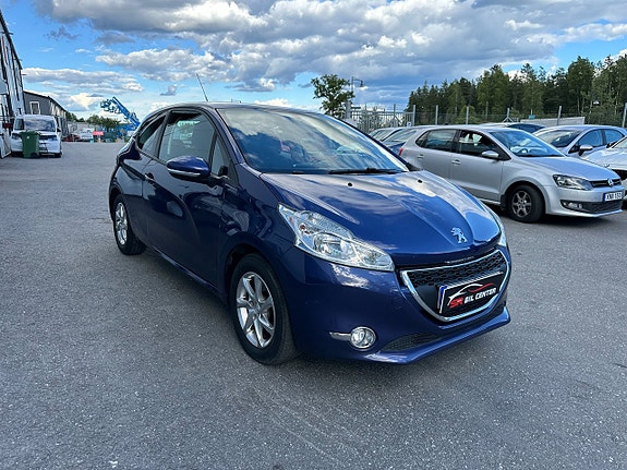 Peugeot 208 2 of 5