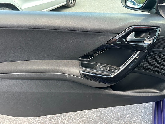 Peugeot 208 14 of 18
