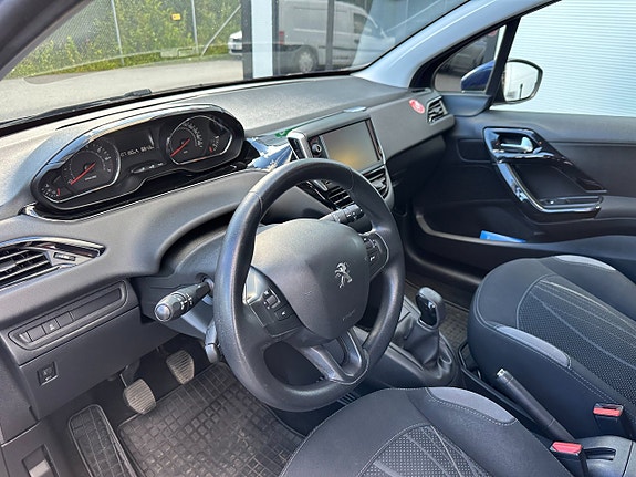 Peugeot 208 10 of 18