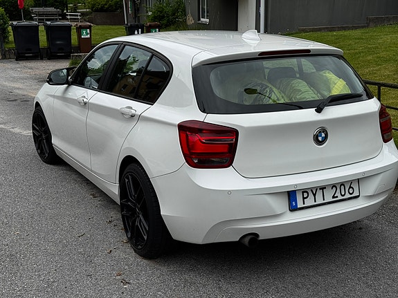 BMW 116i 3 of 13
