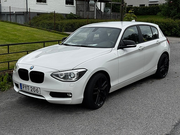 BMW 116i 2 of 13