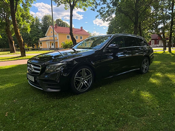 Mercedes-Benz E220 d 2 of 5
