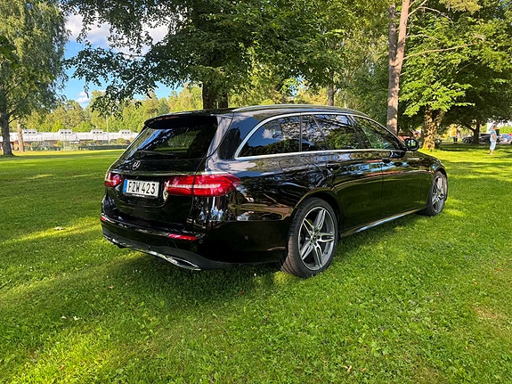 Mercedes-Benz E220 d 4 of 5