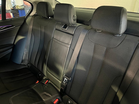 BMW 530e 17 of 18