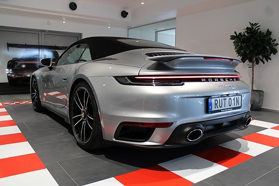 Porsche 911 Turbo S 4 of 5