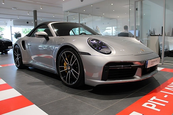 Porsche 911 Turbo S 3 of 5