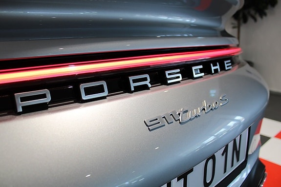 Porsche 911 Turbo S 11 of 24