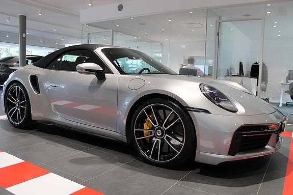 Porsche 911 Turbo S 7 of 24