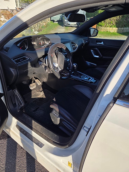 Peugeot 308 SW 9 of 9