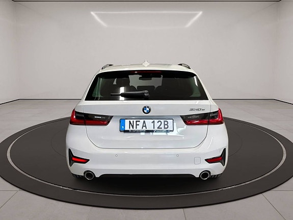 BMW 330e 11 of 30
