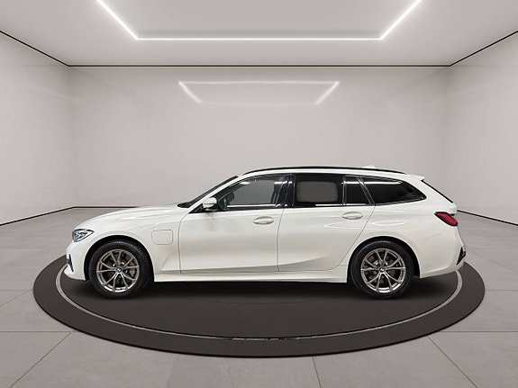 BMW 330e 6 of 30