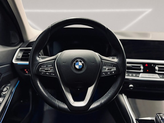 BMW 330e 16 of 30