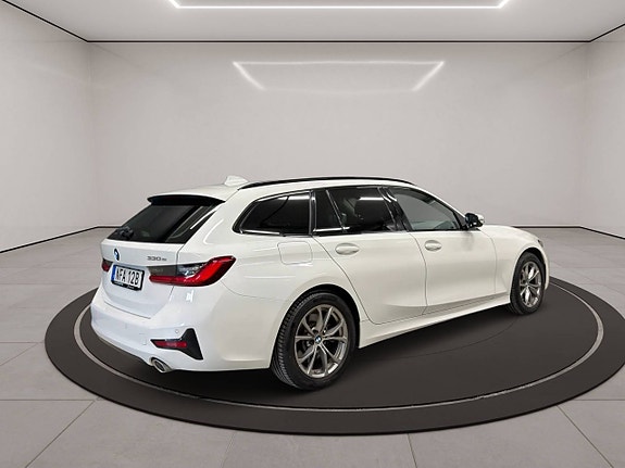 BMW 330e 9 of 30