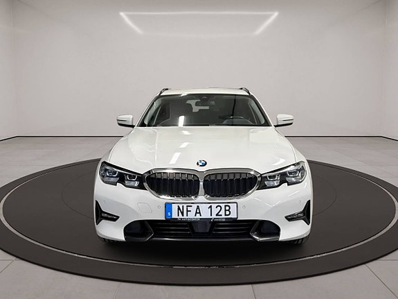 BMW 330e 5 of 5