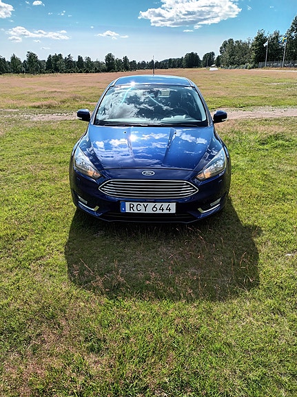 Ford Focus 2 of 4
