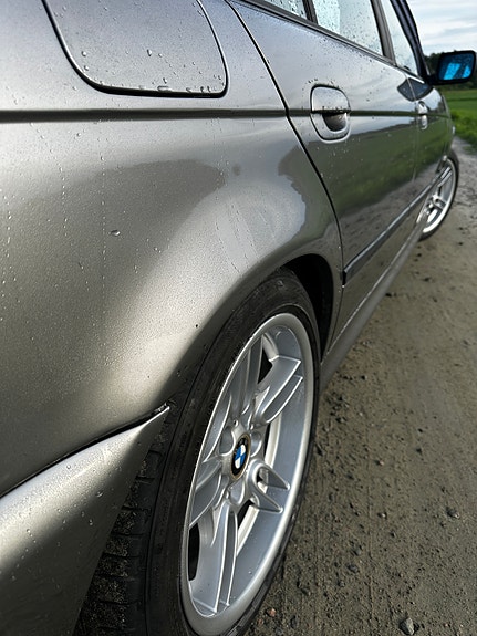 BMW 525i 4 of 5