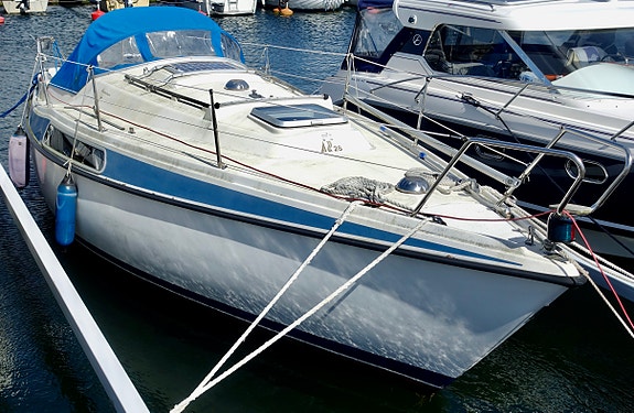 HALLBERG-RASSY 26 — View photo 1