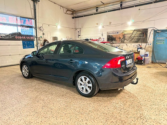 Volvo S60 4 of 5