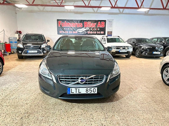 Volvo S60 2 of 5