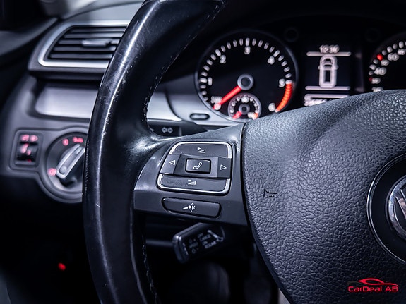 Volkswagen Passat 21 of 27